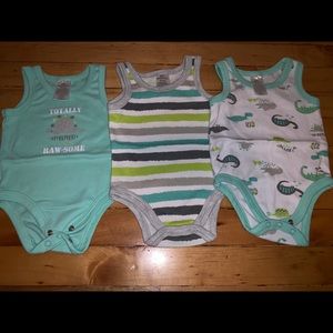 🎉 5 for $20 🎉 Dinosaur sleeveless bodysuits